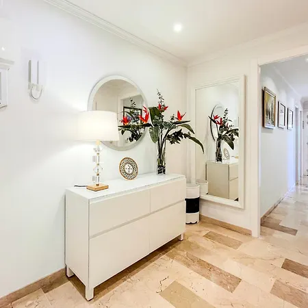 Spacious Two Bedroom In Centre Apartment