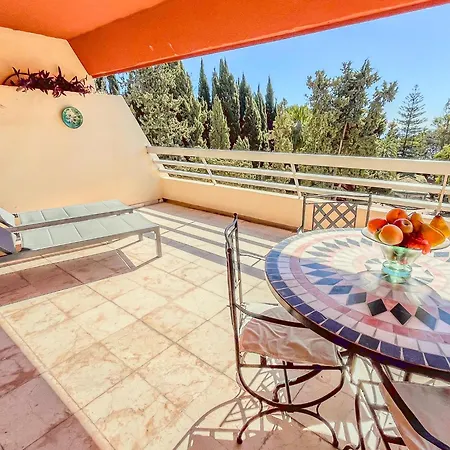 Spacious Two Bedroom In Centre Apartamento Marbella