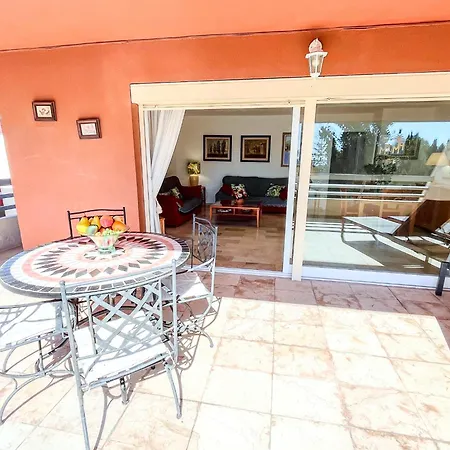Spacious Two Bedroom In Centre Apartamento