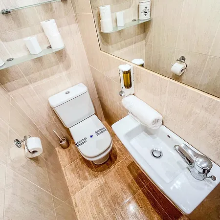 Spacious Two Bedroom In Centre *