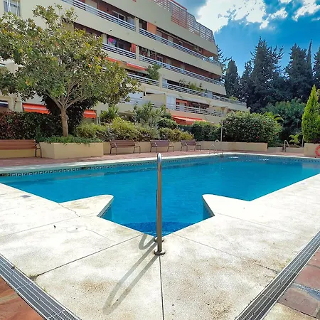 Spacious Two Bedroom In Centre *