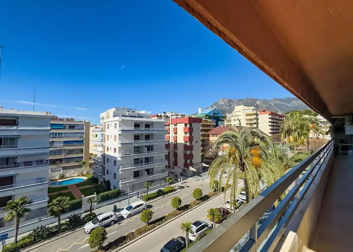 Spacious Two Bedroom In Centre Apartment