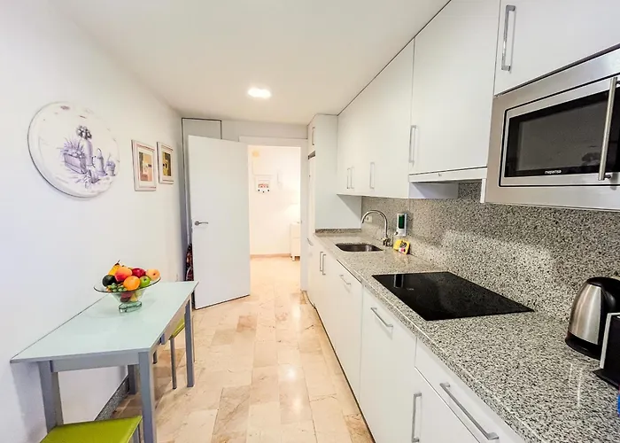 Spacious Two Bedroom In Centre Apartment