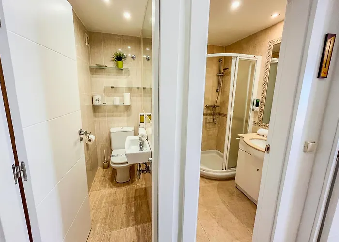 Spacious Two Bedroom In Centre Apartment *