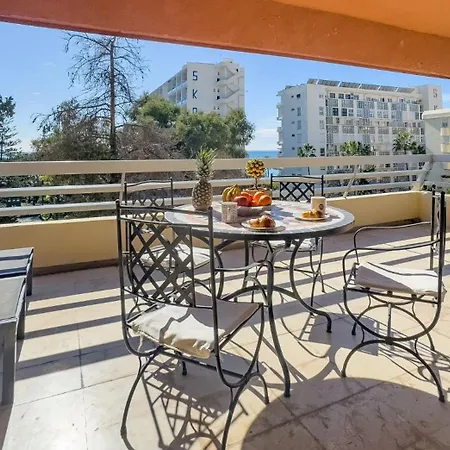 Spacious Two Bedroom In Centre Apartment