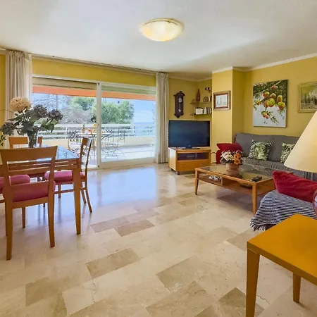 Spacious Two Bedroom In Centre Apartment