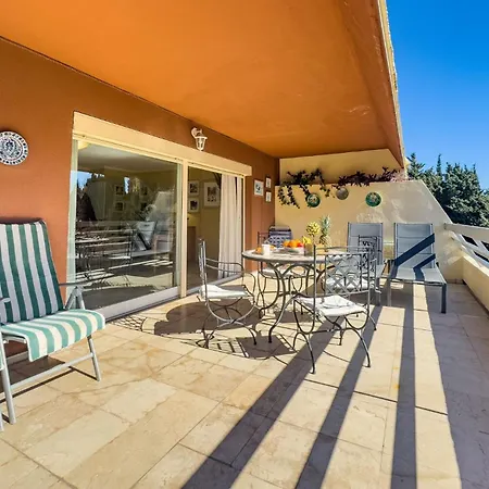 Spacious Two Bedroom In Centre Apartment