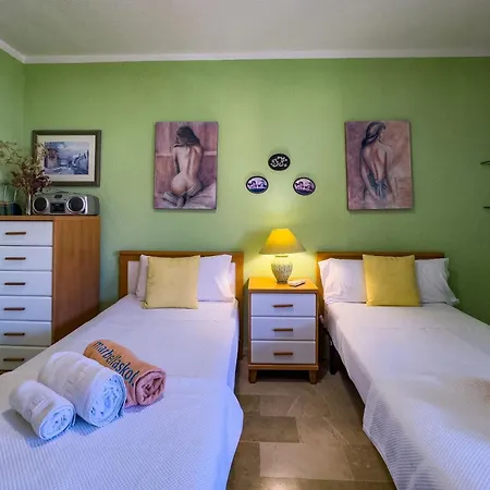 Spacious Two Bedroom In Centre Apartment *