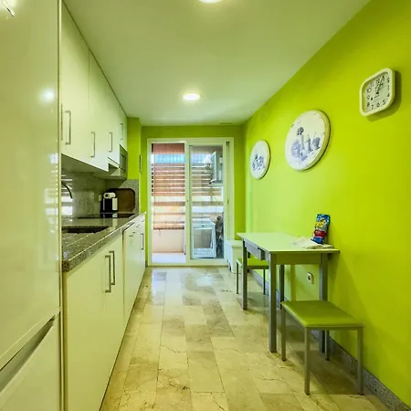 Apartment Spacious Two Bedroom In Centre *