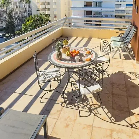 Apartment Spacious Two Bedroom In Centre